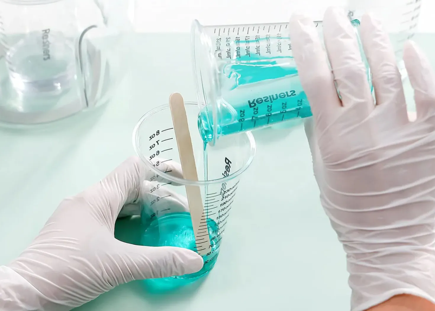 Resiners Kit 30 Bicchieri e 50 Bastoncini per Resina